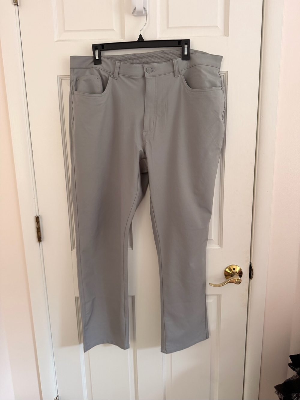Greg Norman Collection Men's Straight Leg Pants in Light Gray